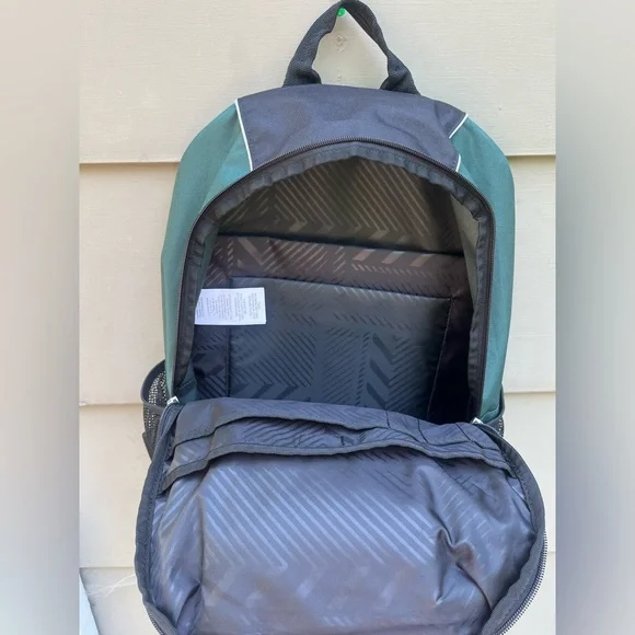 Oakley backpack / book bag - Picture 3 of 4